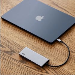 Hub Connect cniversel USB-C 8-en-1 double affichage - Belkin