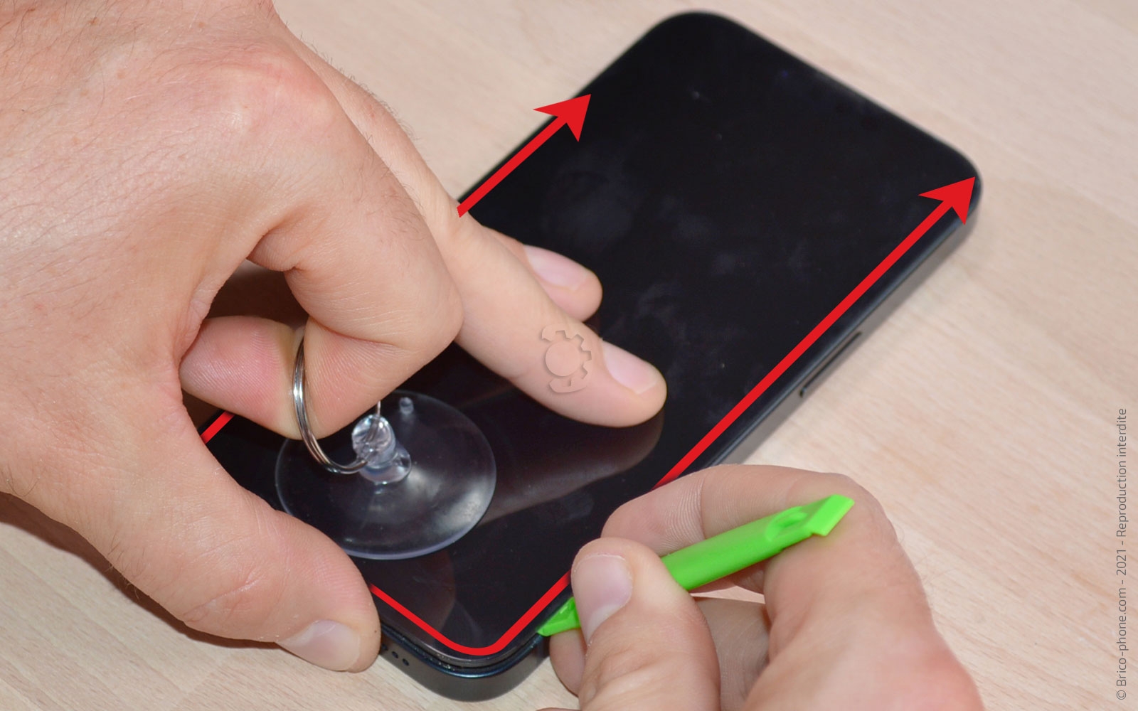 Comment remplacer la batterie de l'iPhone SE 2020 ? La solution avec ce  tutoriel Brico-Phone. 