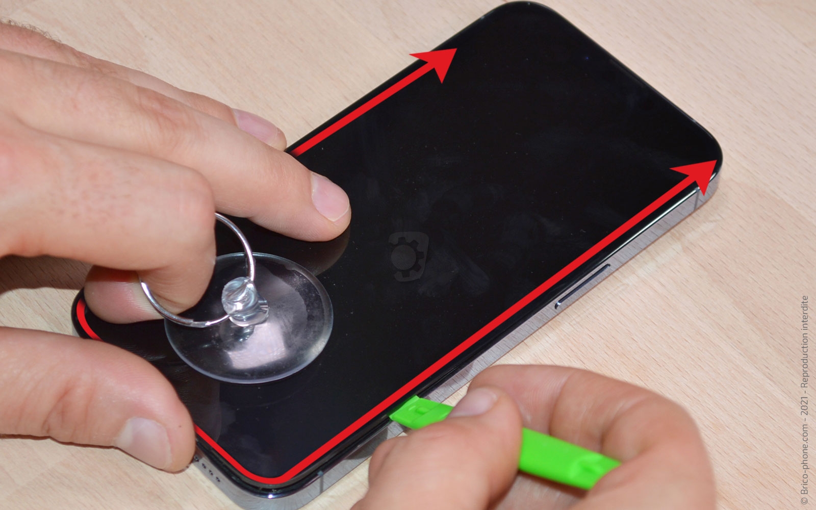 Comment changer l'écran de l'iPhone 13 : Tuto Brico-Phone 