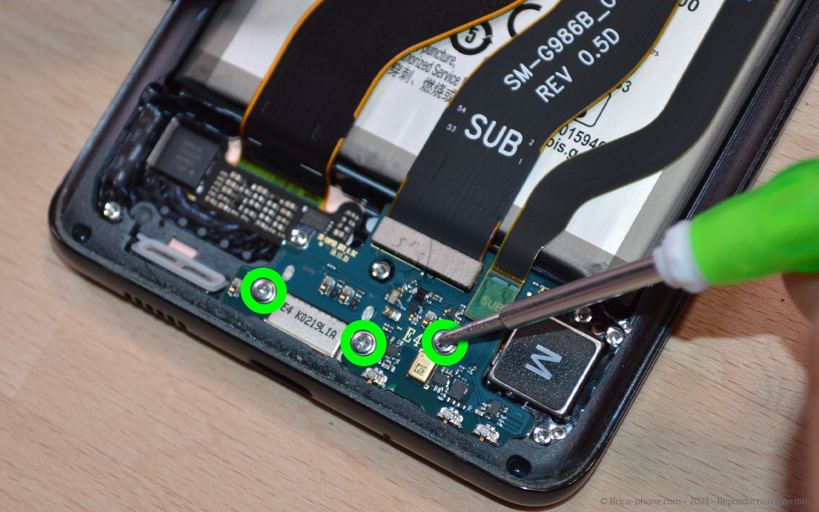 Changement du connecteur de charge sur Galaxy S20 Plus photo 2
