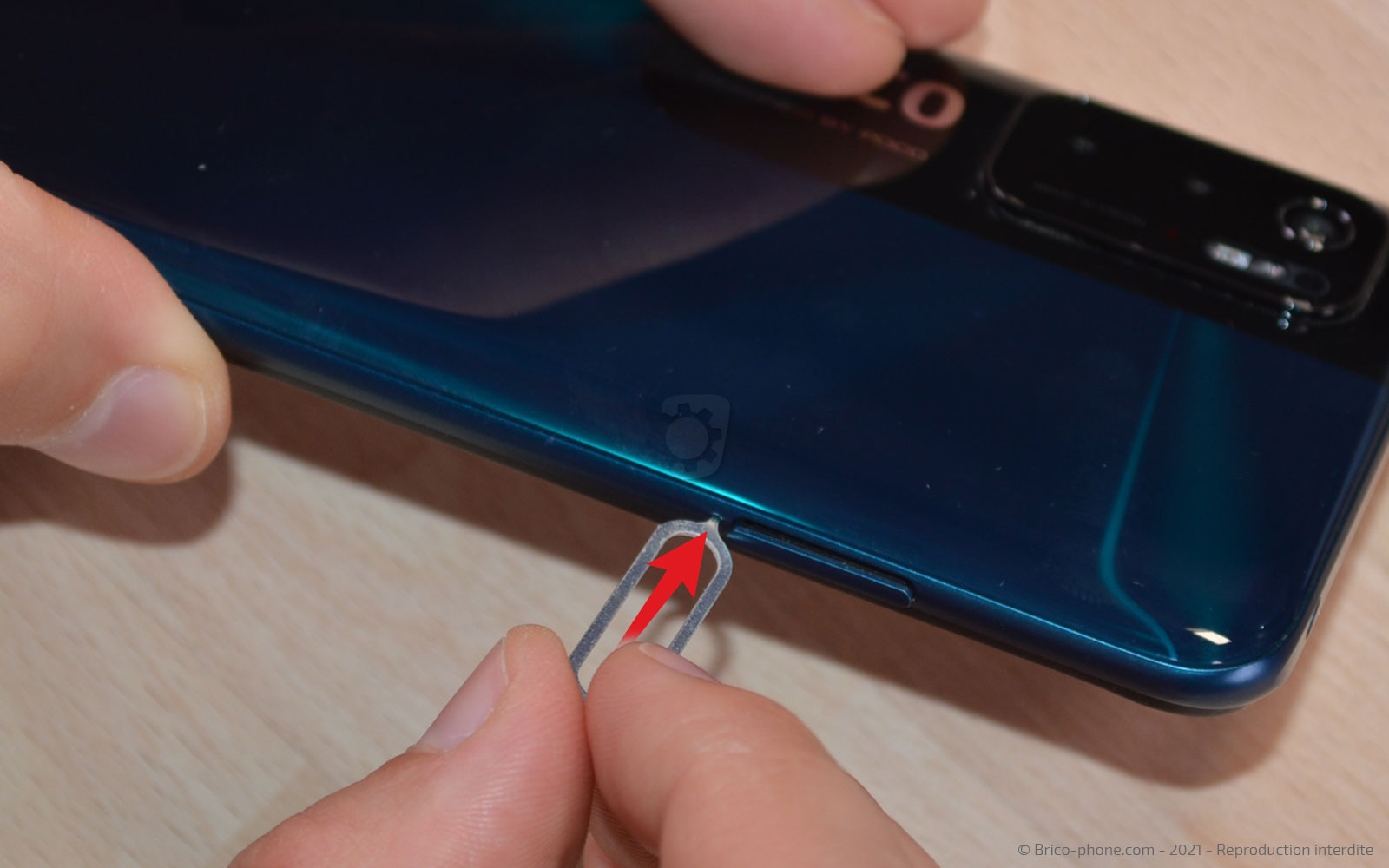 Changement de la vitre arrière sur Poco M3 Pro photo 3