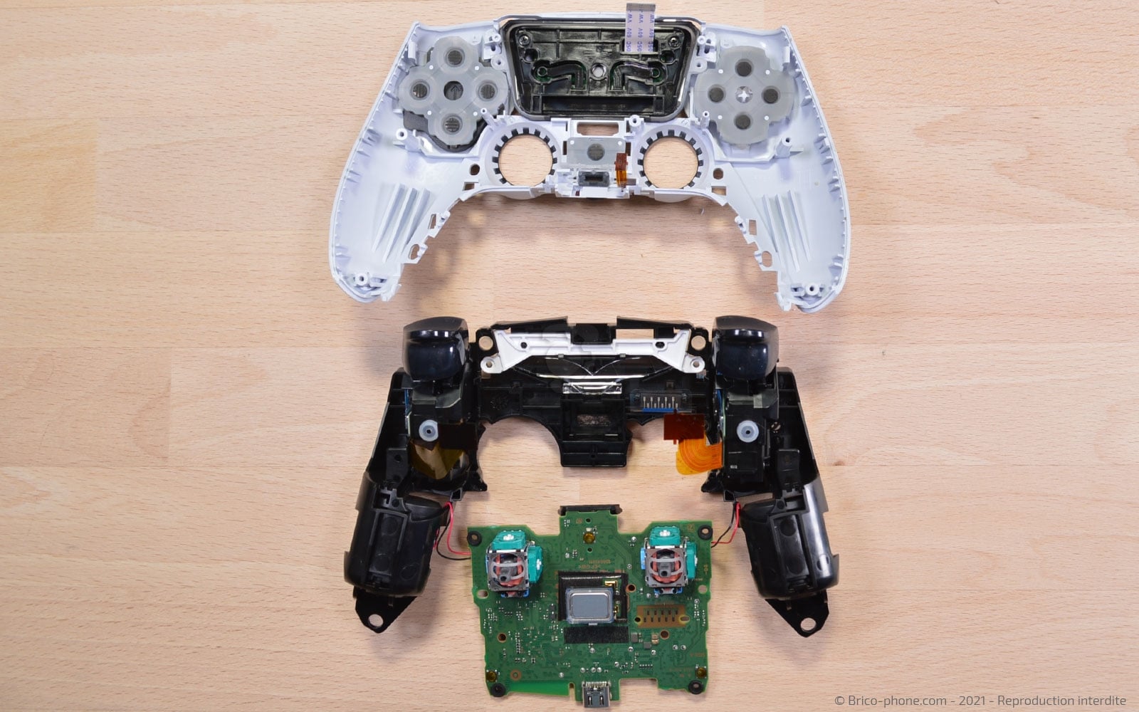 Ce guide vous fait découvrir tous les composants la manette de la PS5