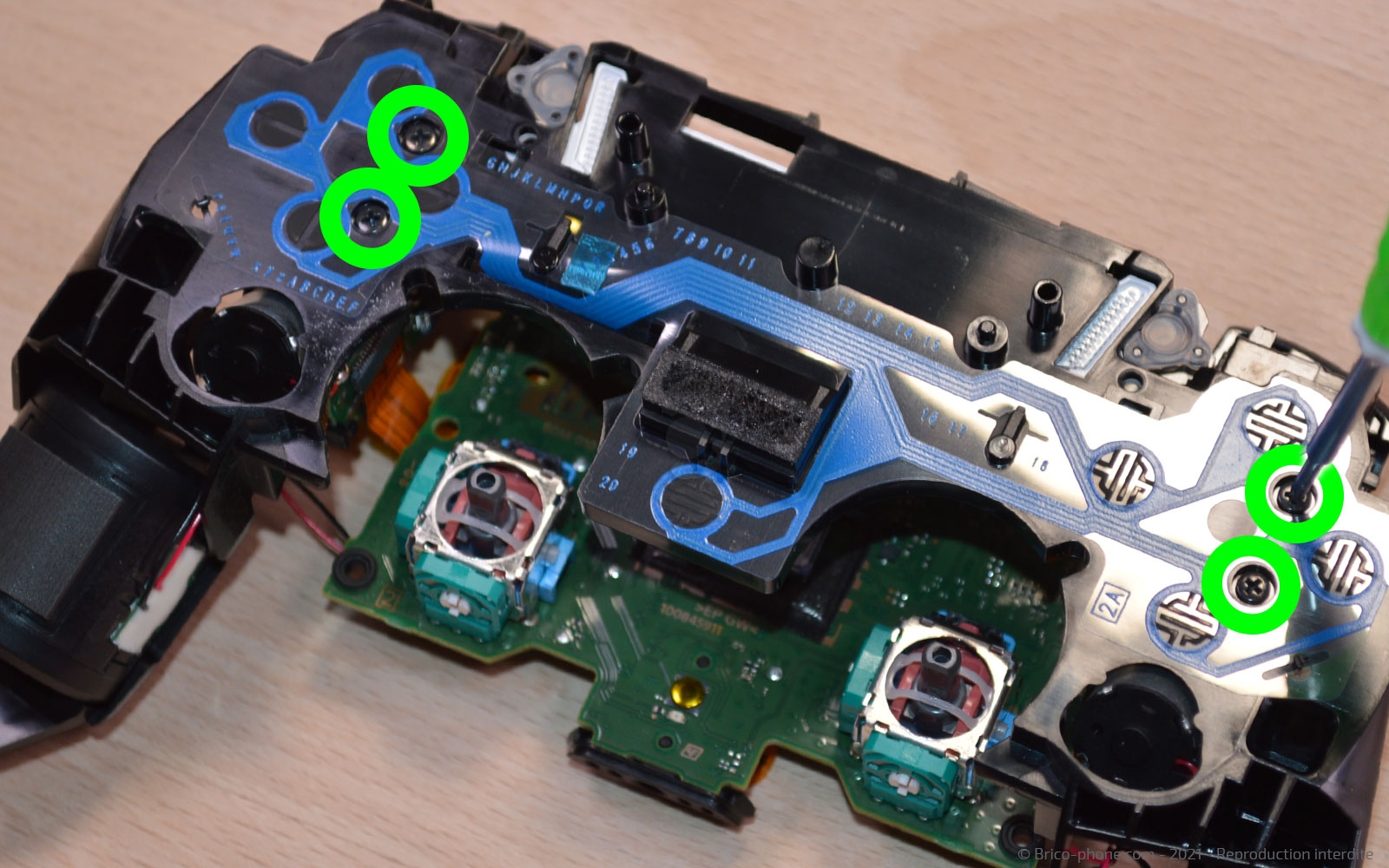 Démontage complet de la manette sur Playstation 5 photo 1