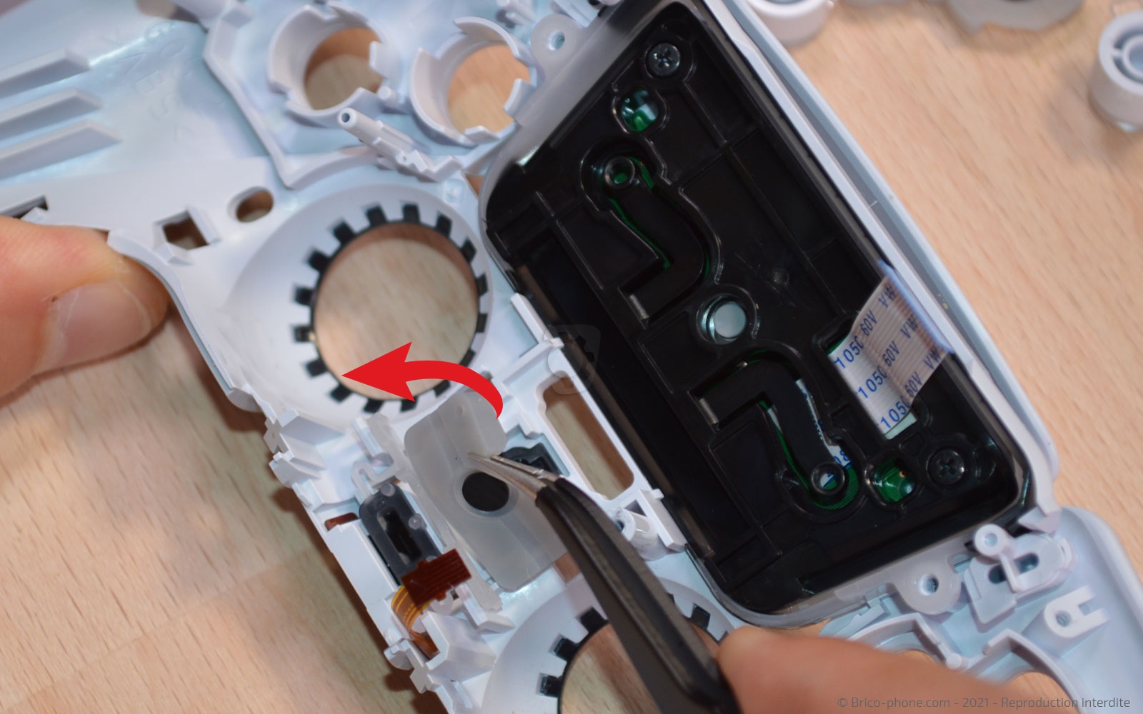 Démontage complet de la manette sur Playstation 5 photo 4