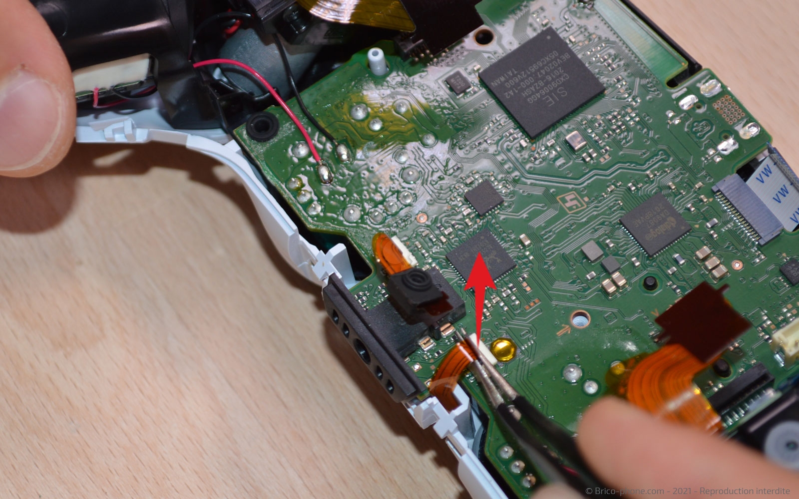 Ce guide vous fait découvrir tous les composants la manette de la PS5