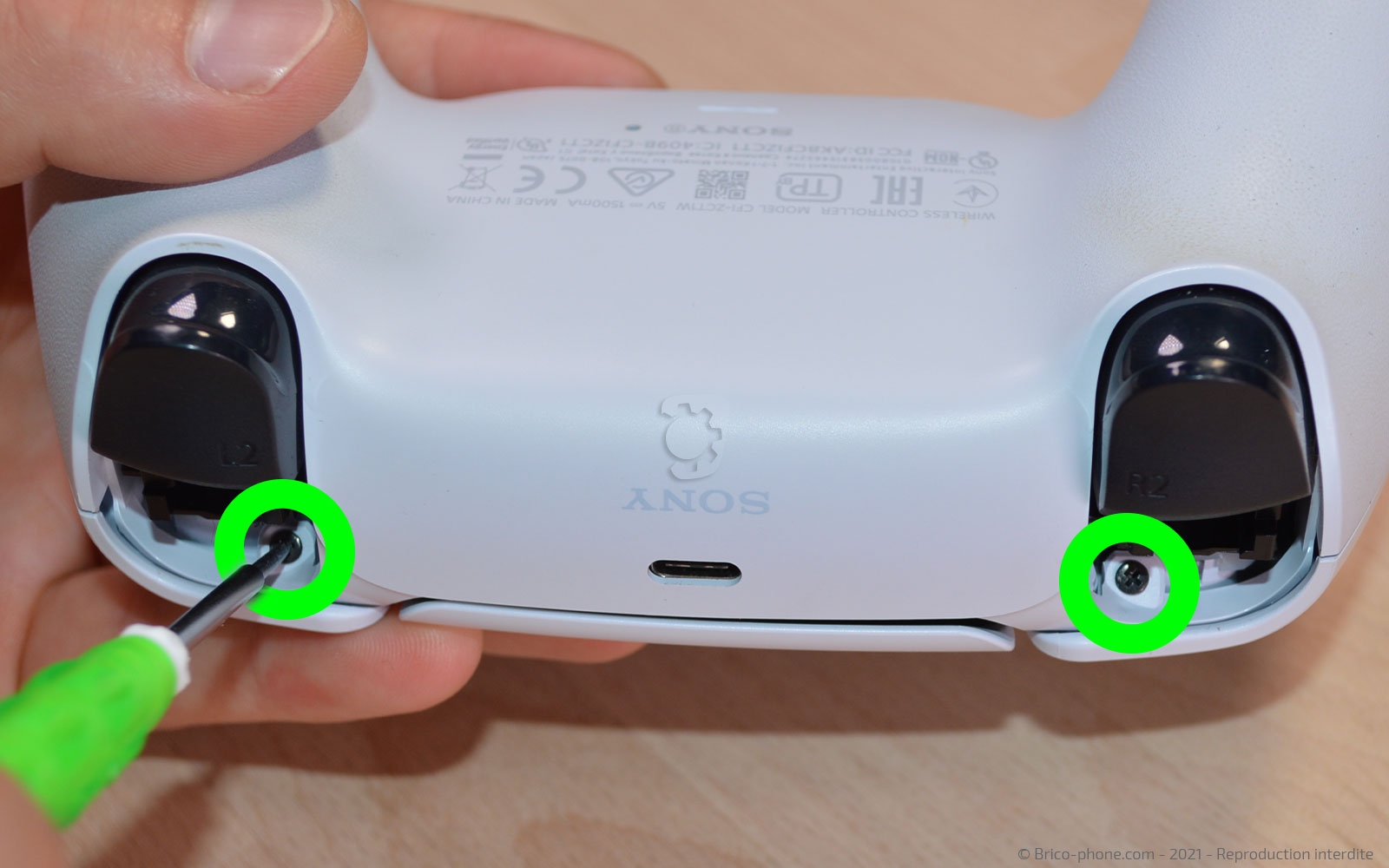 Changement de la batterie de la manette sur Playstation 5 photo 2