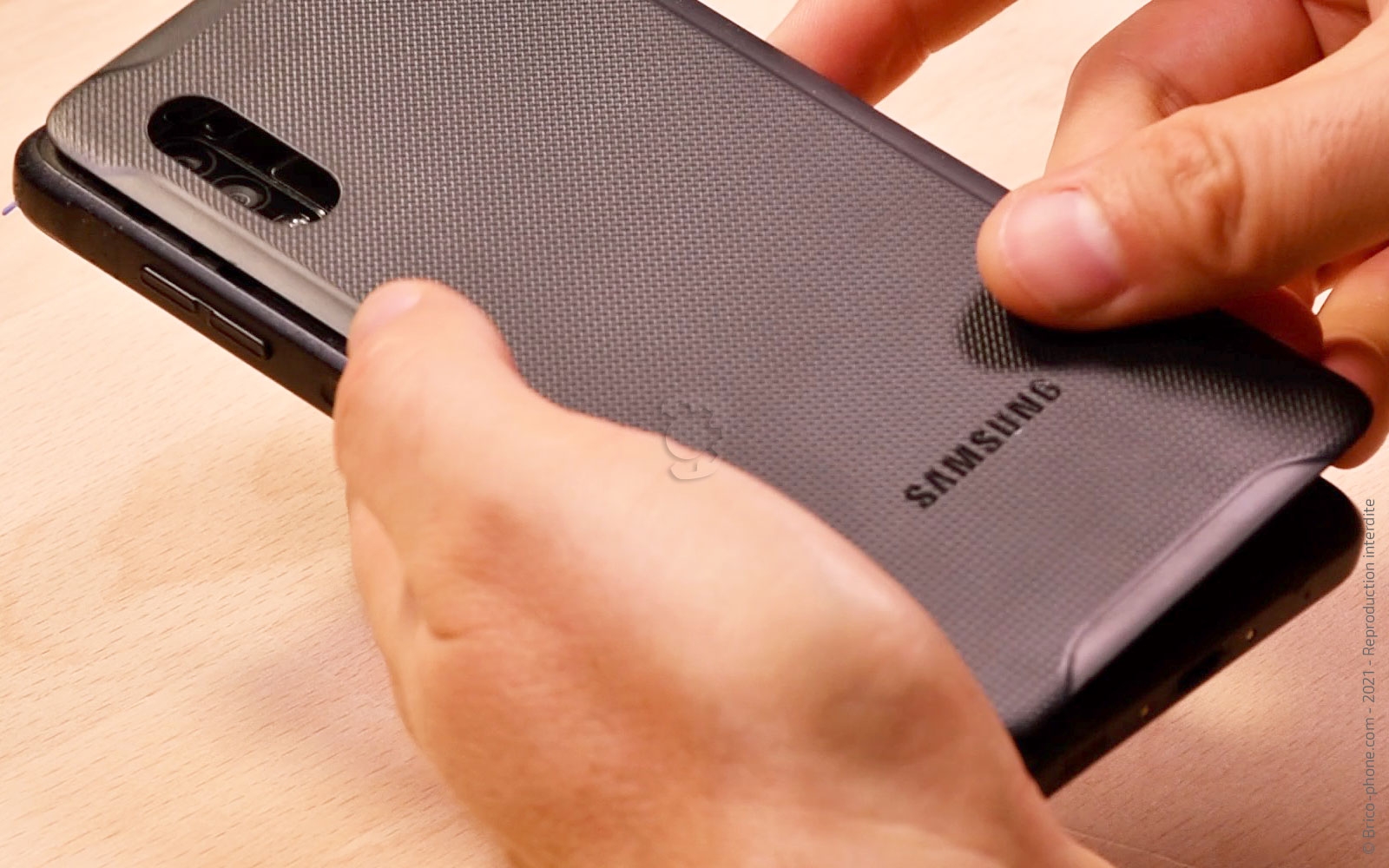 Changement de batterie  sur Galaxy Xcover Pro photo 1