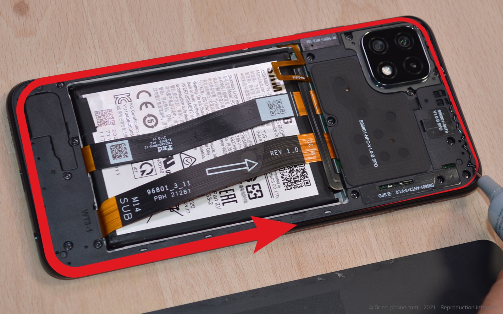 Changement du bloc écran sur Galaxy A22 (5G) photo 3