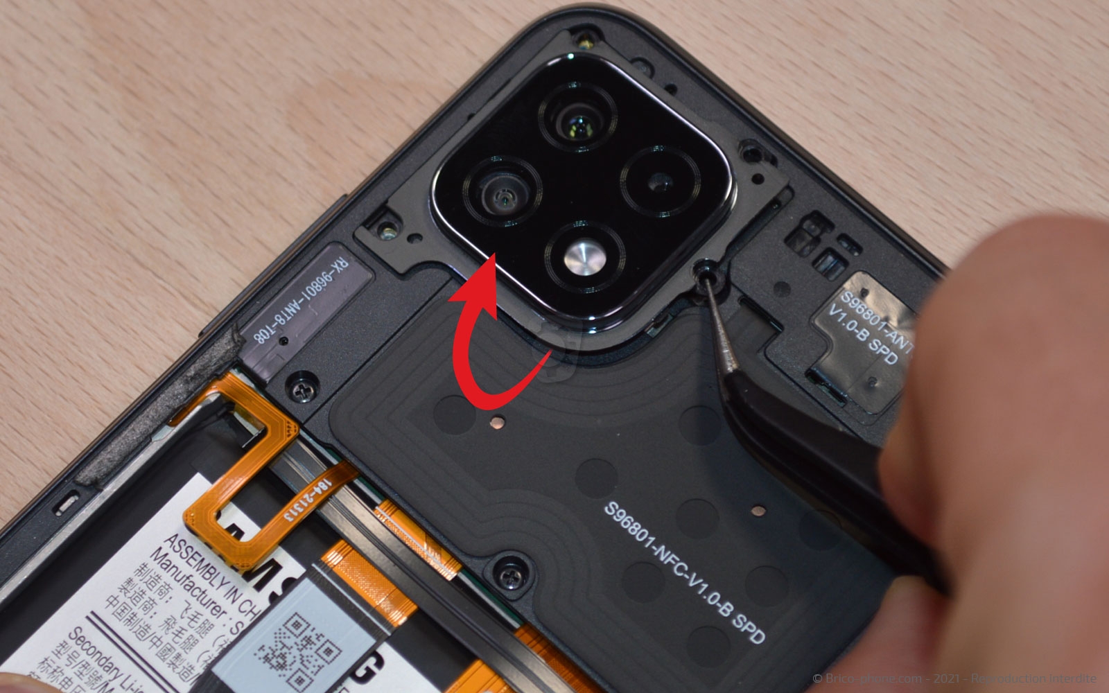 Changement de batterie sur Galaxy A22 (5G) photo 2