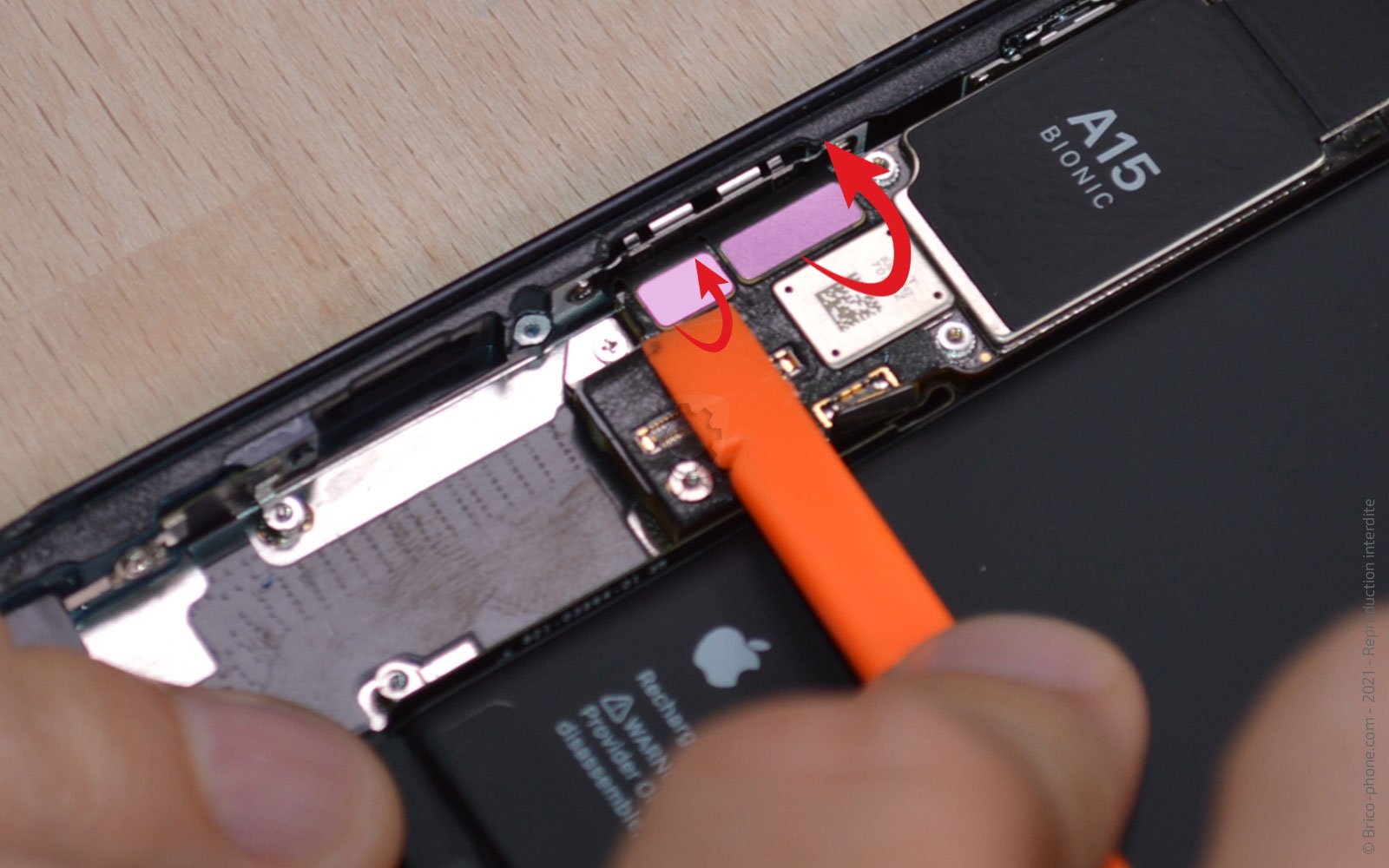 Changement du connecteur de charge sur iPhone 13 photo 1