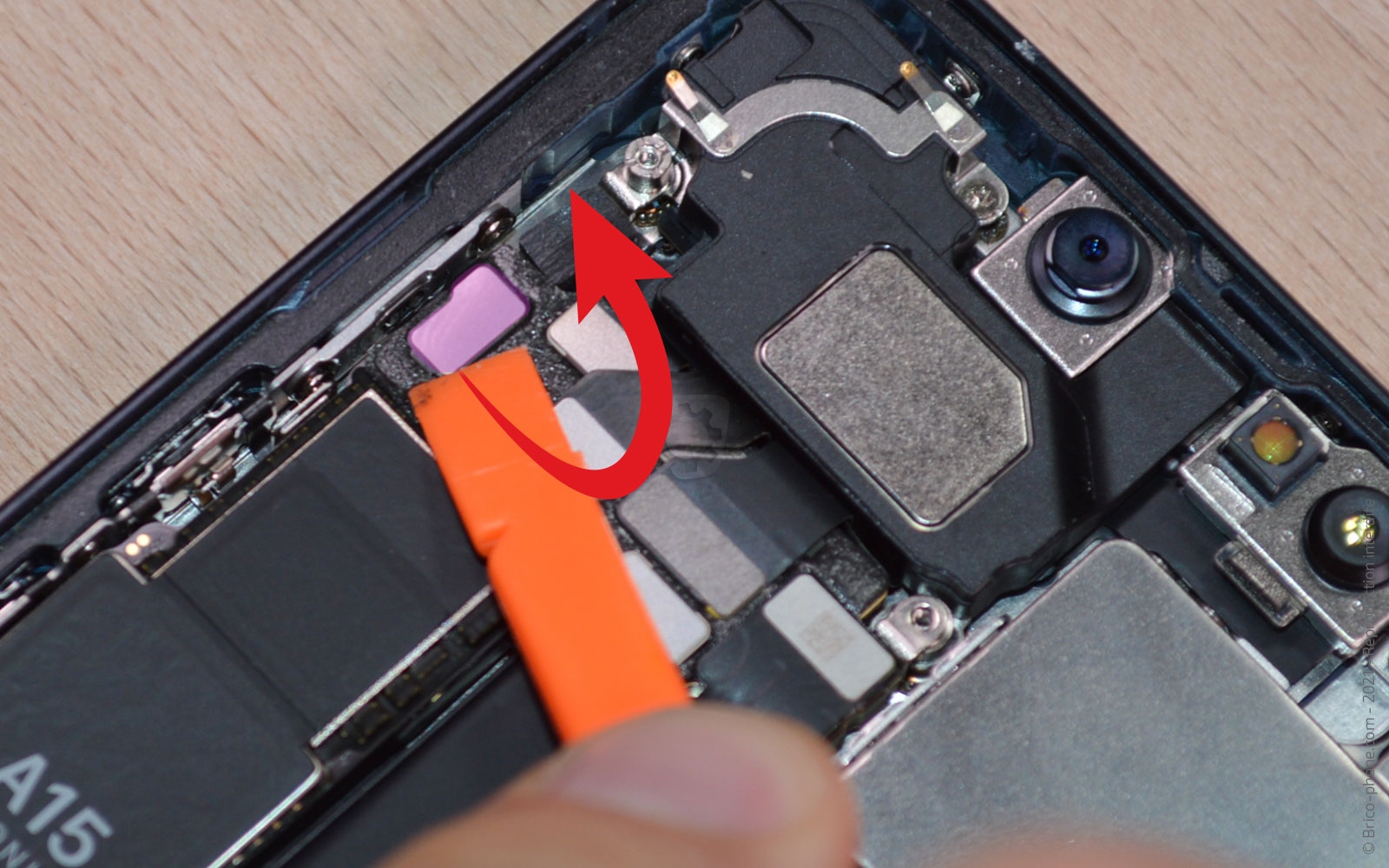 Changement du connecteur de charge sur iPhone 13 photo 2