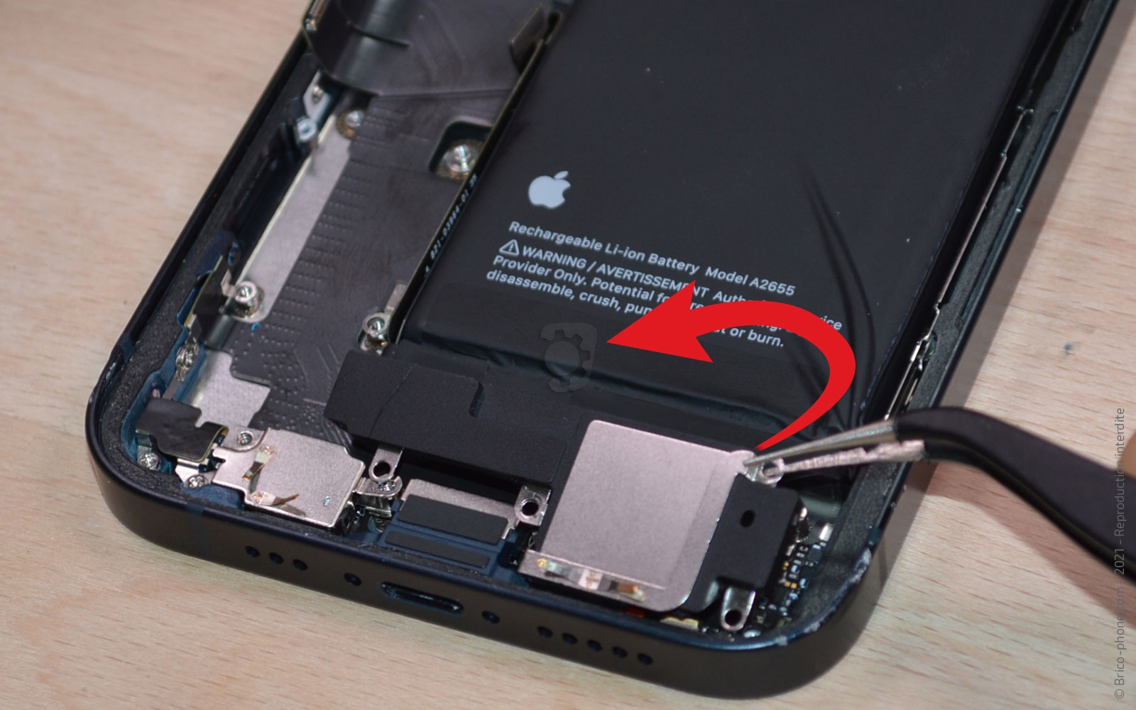 Changement du connecteur de charge sur iPhone 13 photo 2