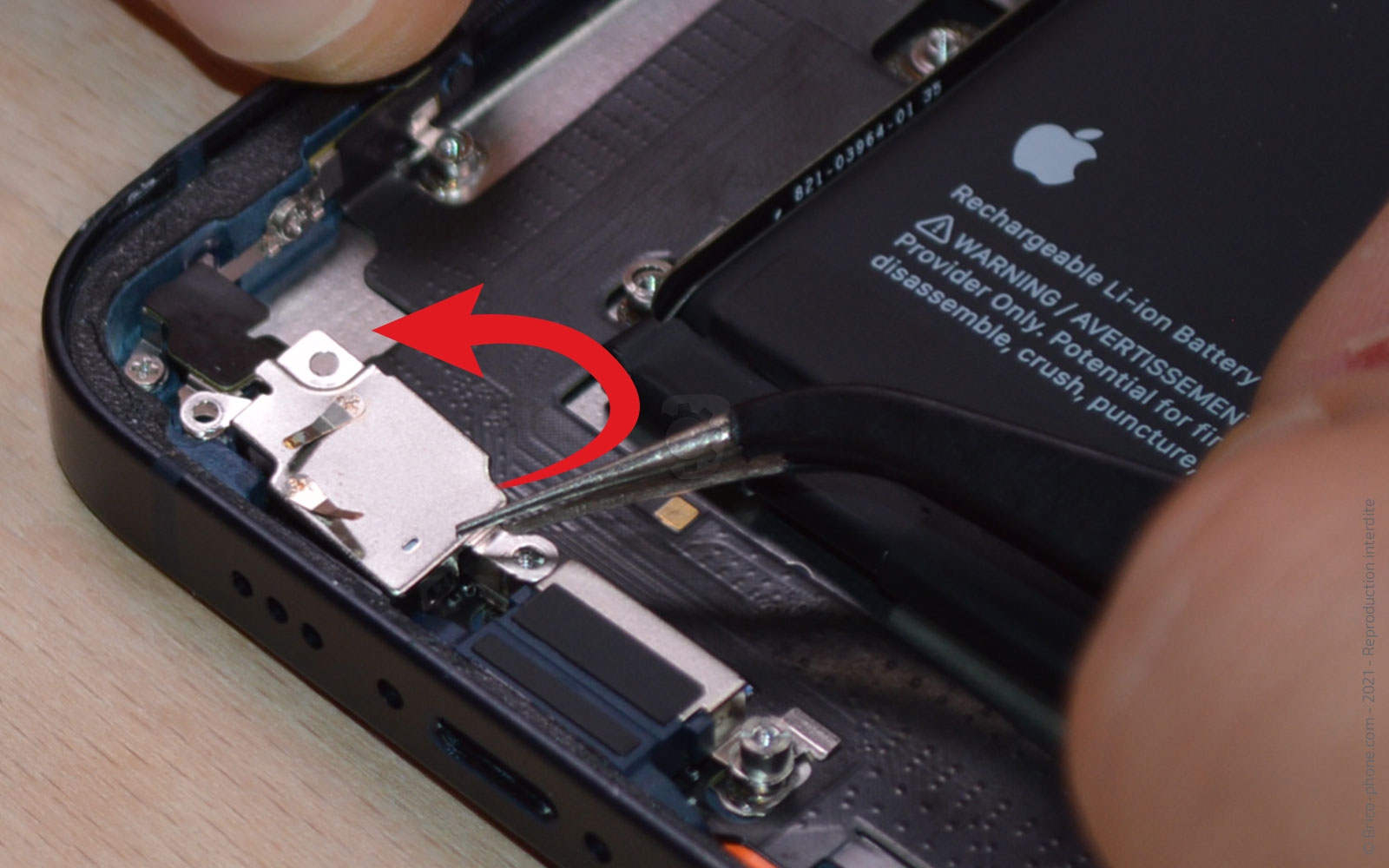 Changement du connecteur de charge sur iPhone 13 photo 3