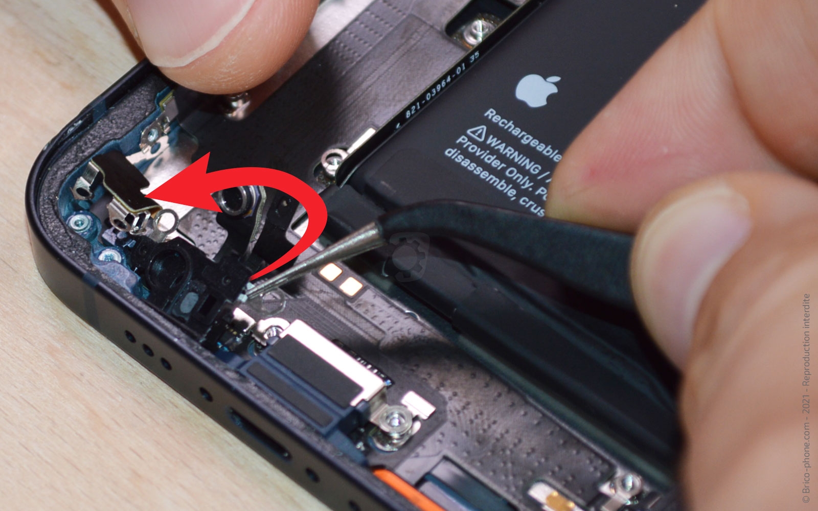 Changement du connecteur de charge sur iPhone 13 photo 1