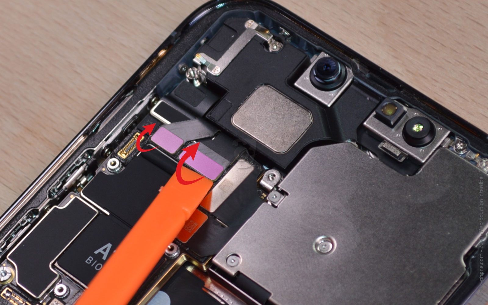 Changement du connecteur de charge sur iPhone 13 Pro photo 2