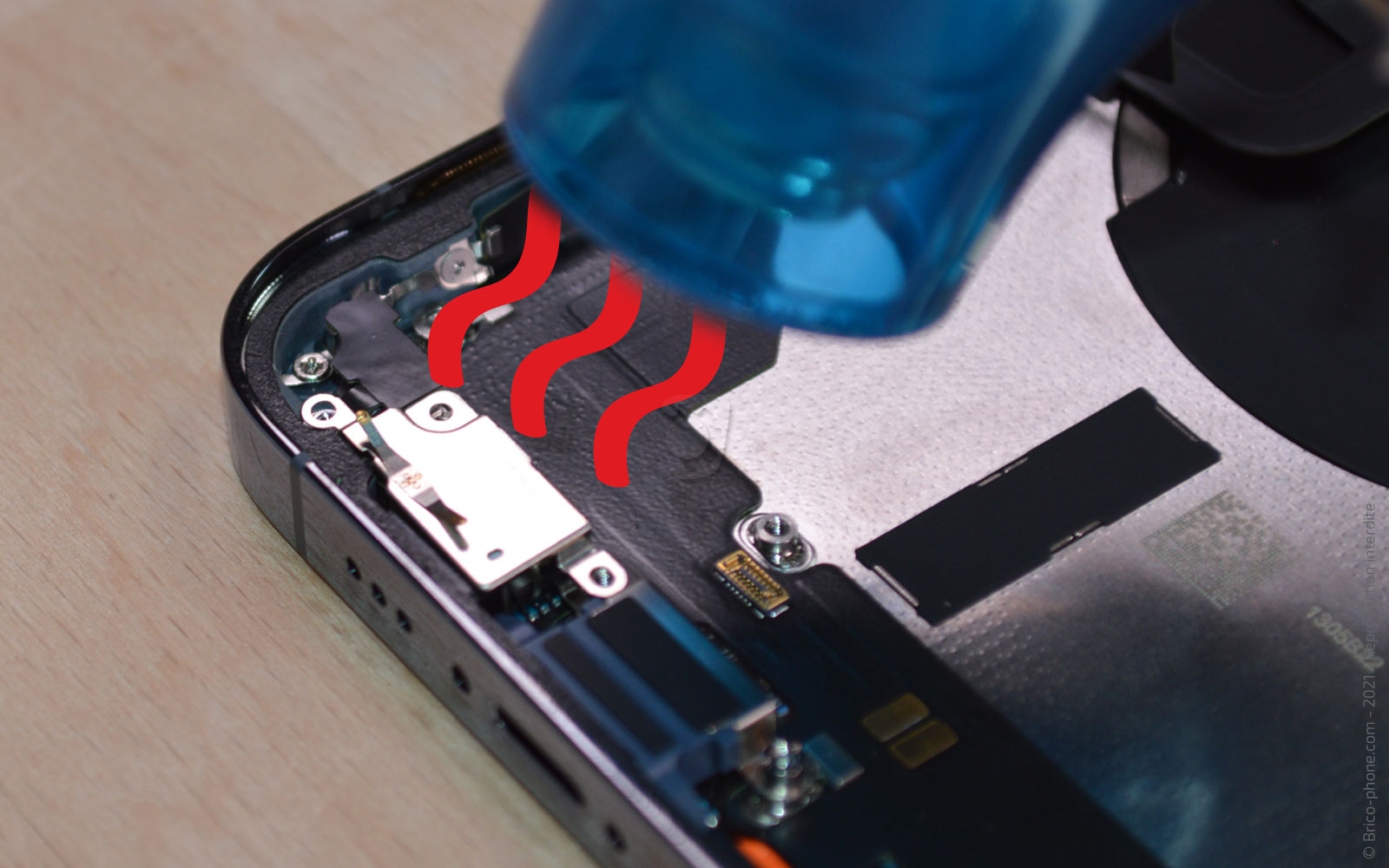 Changement du connecteur de charge sur iPhone 13 Pro photo 2