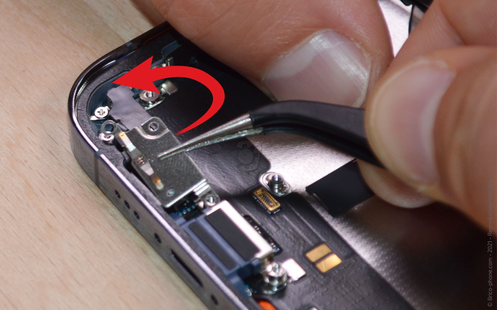 Changement du connecteur de charge sur iPhone 13 Pro photo 3