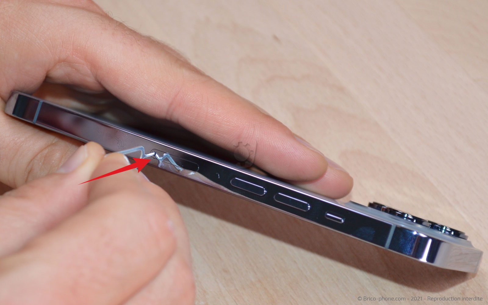 Remplacement du Taptic Engine (vibreur) sur iPhone 13 Pro photo 2