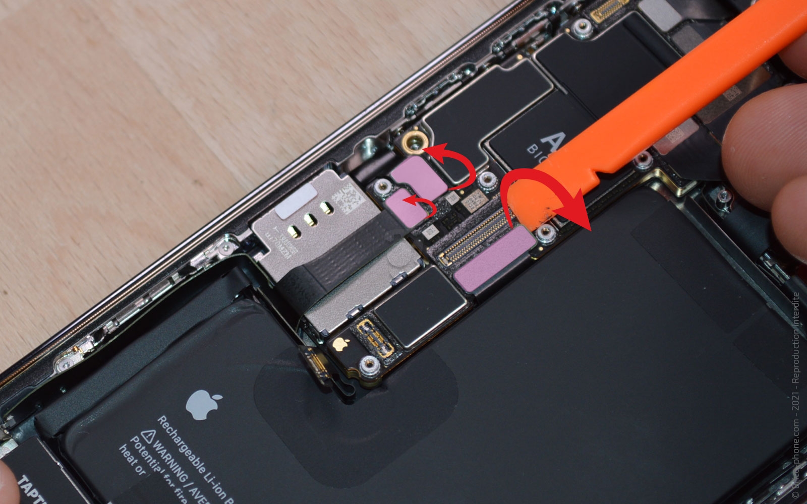 Changement du buzzer (HP interne) sur iPhone 13 Pro photo 1