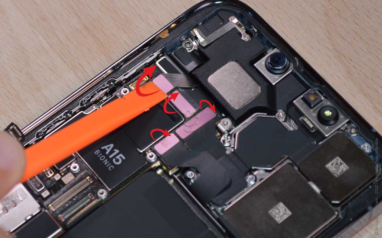 Changement du buzzer (HP interne) sur iPhone 13 Pro photo 2