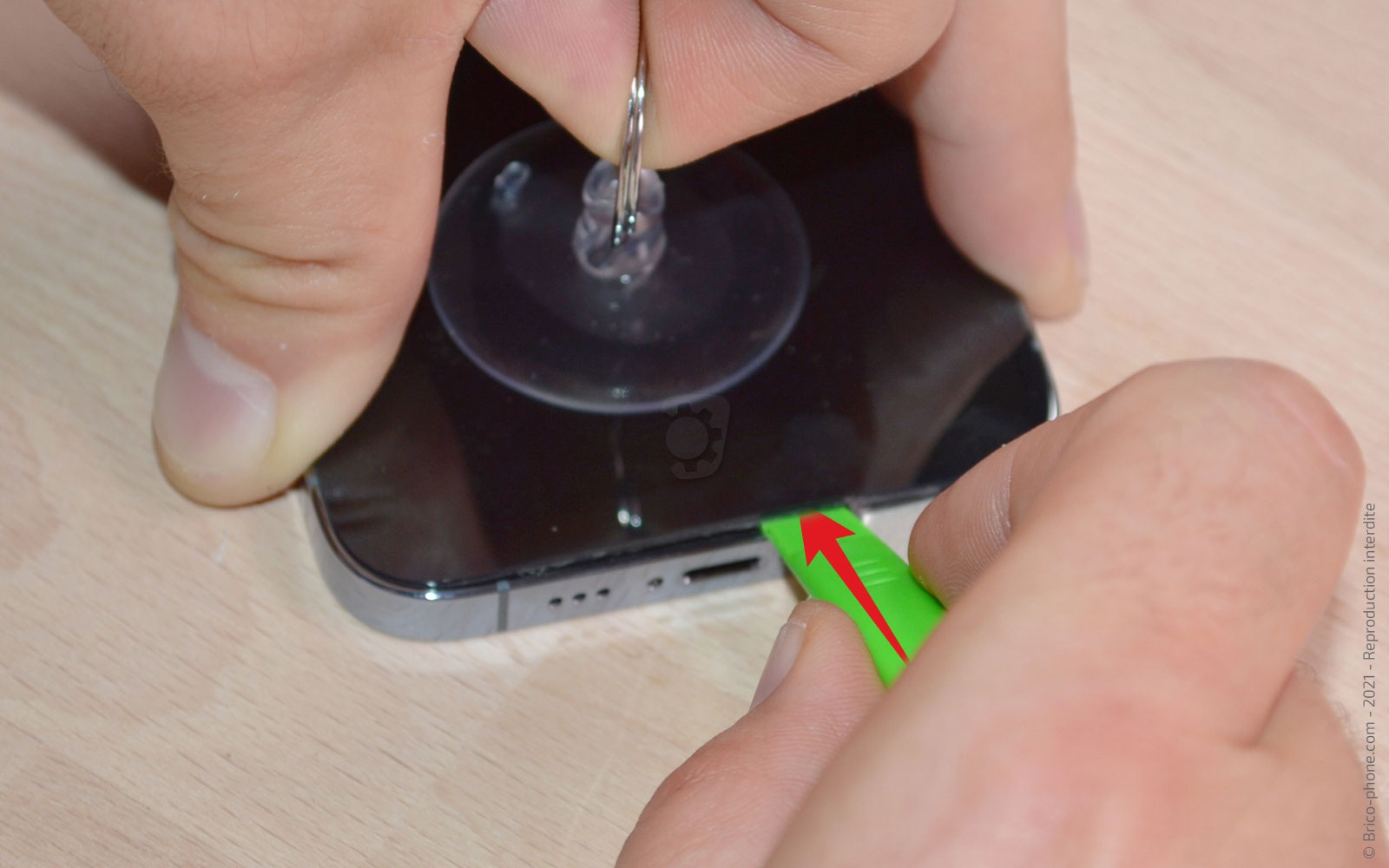 Changement du buzzer (HP interne) sur iPhone 13 Pro photo 1