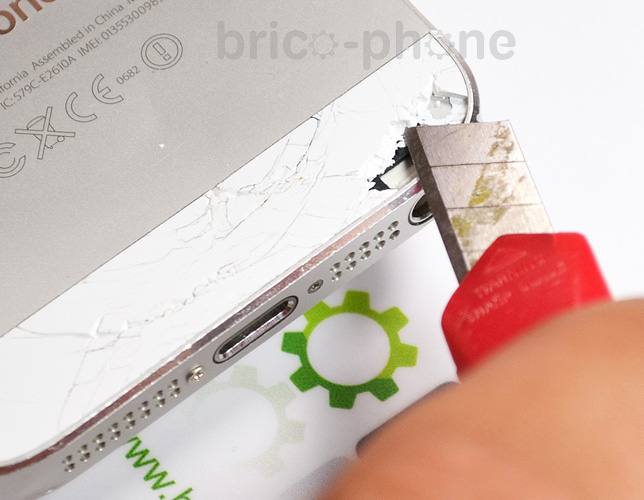 Changement des éléments haut et bas de la coque arrière sur iPhone 5 photo 1