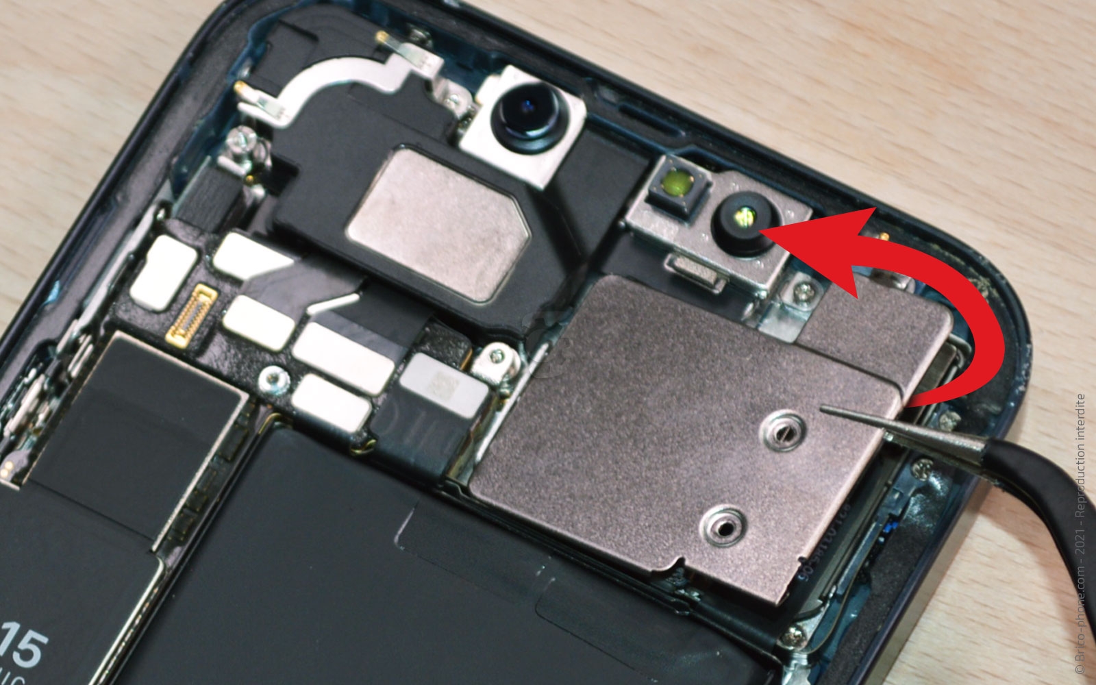 Changement du module des caméras arrière sur iPhone 13 photo 2