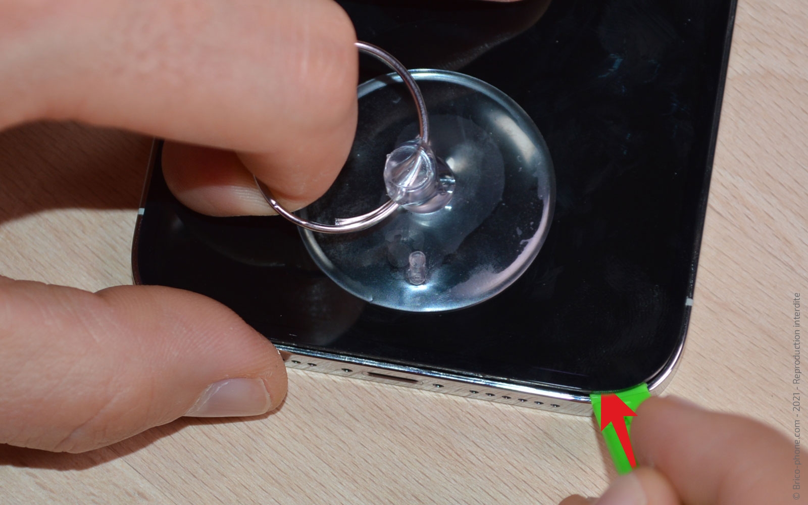 Comment changer le connecteur de charge sur iPhone 13 Pro Max photo 2