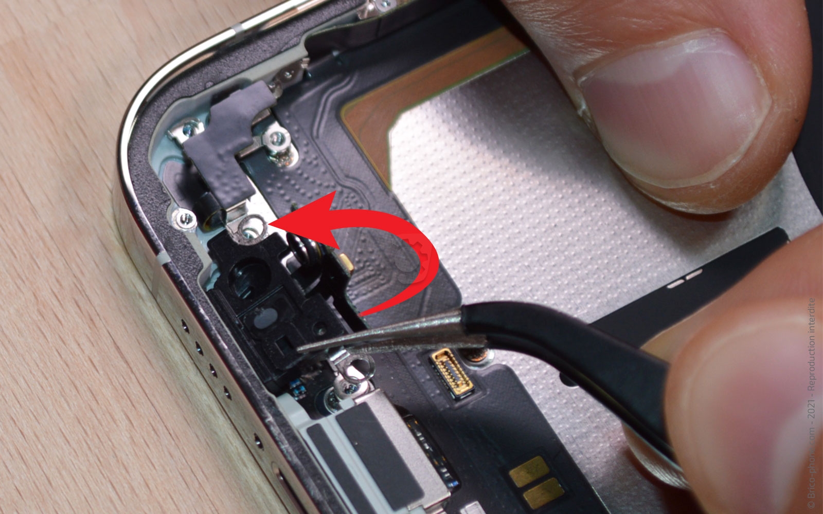 Comment changer le connecteur de charge sur iPhone 13 Pro Max photo 1