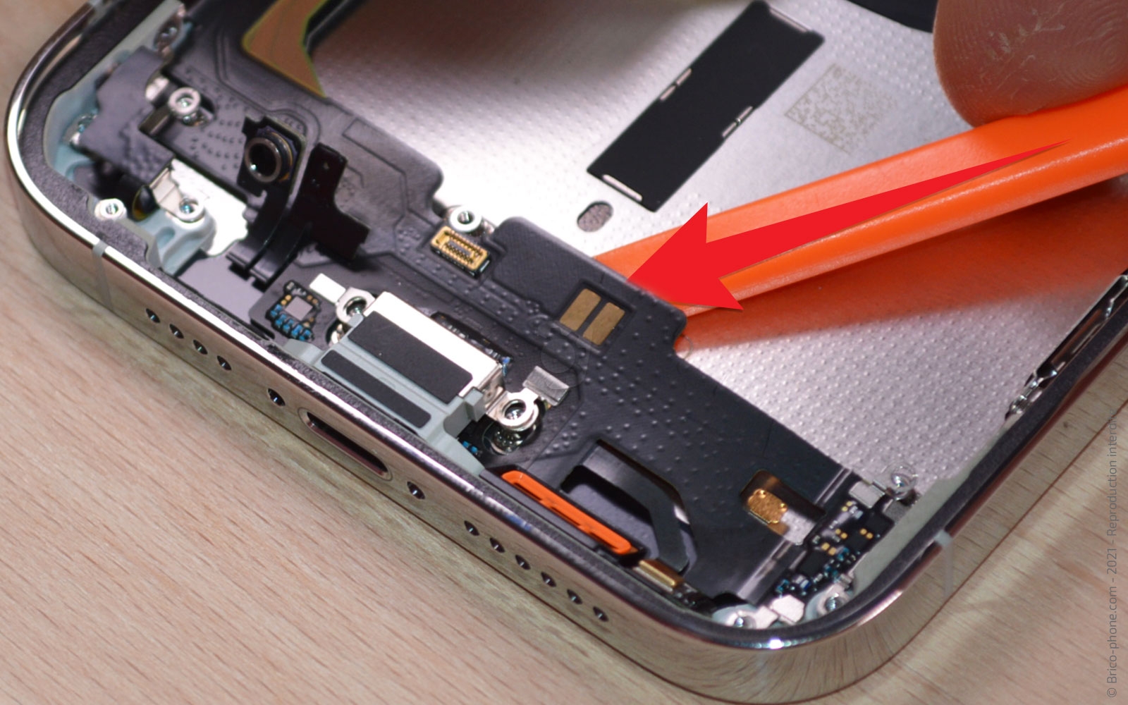 Comment changer le connecteur de charge sur iPhone 13 Pro Max photo 2