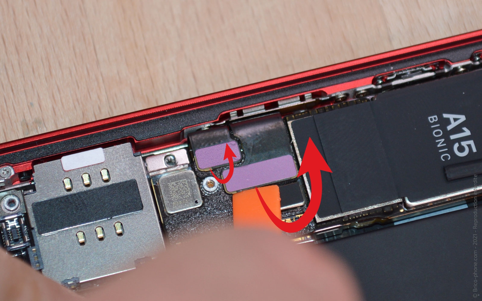 Changement du connecteur de charge sur iPhone 13 Mini photo 3