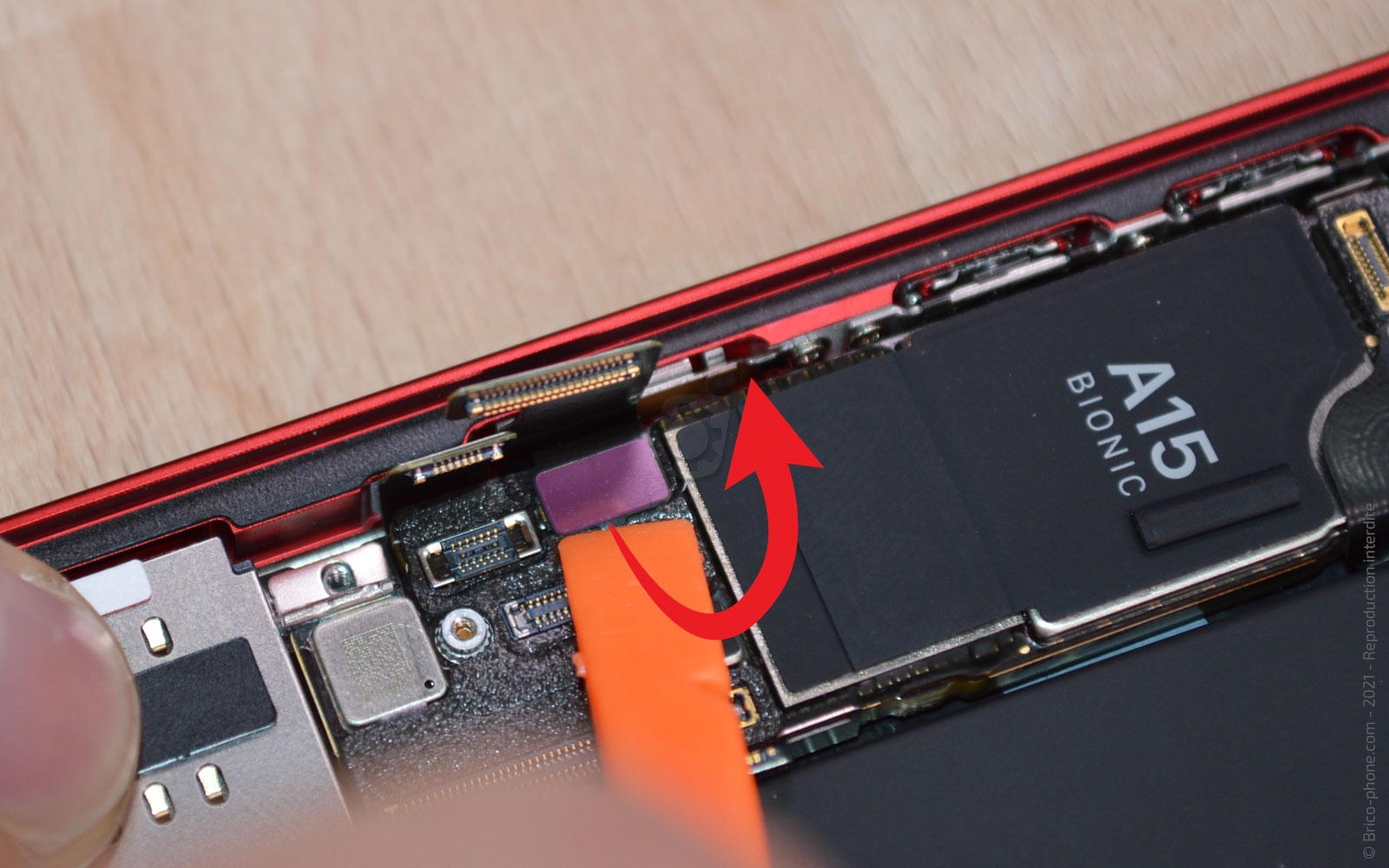 Changement du connecteur de charge sur iPhone 13 Mini photo 4