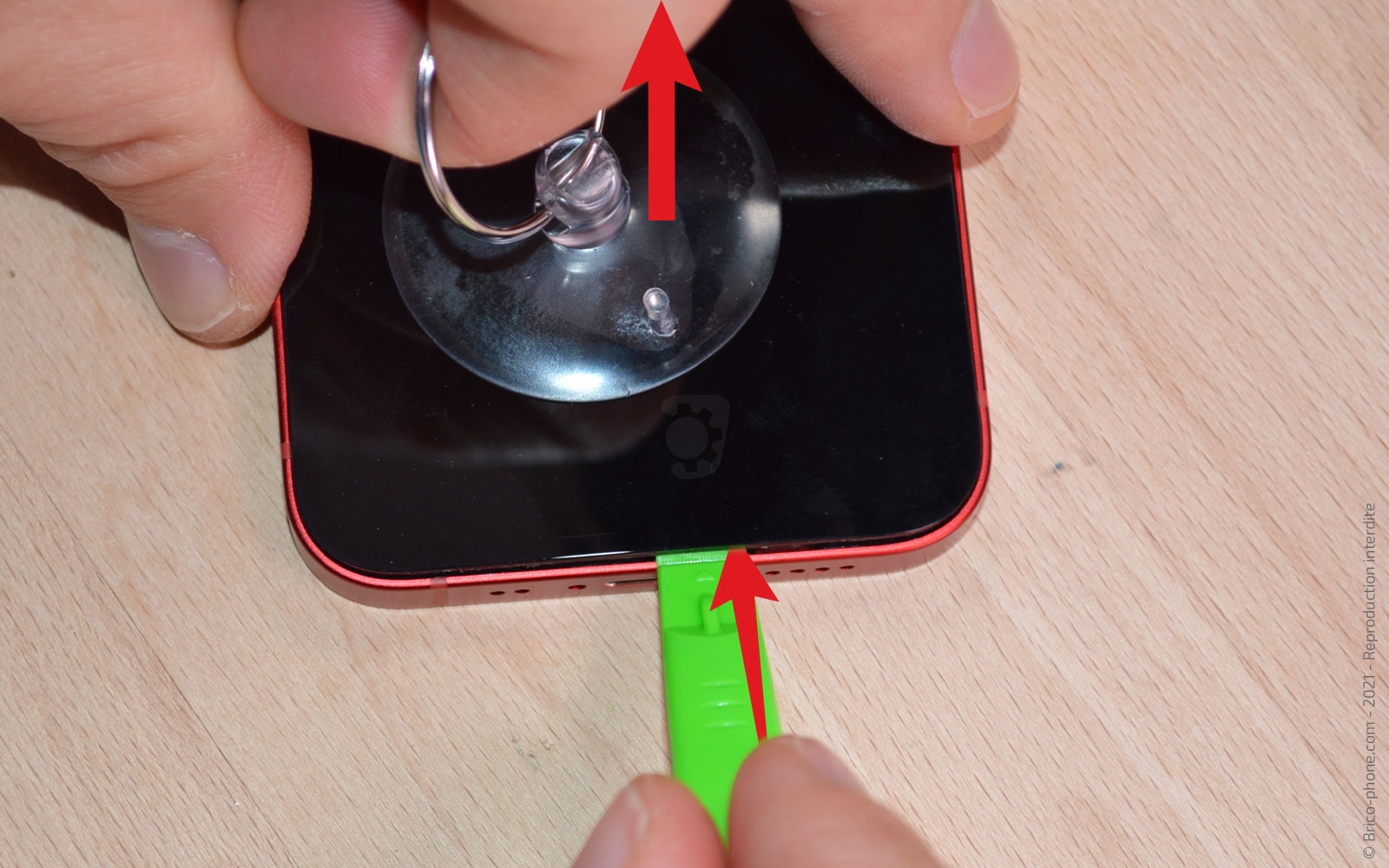 Changement du connecteur de charge sur iPhone 13 Mini photo 3