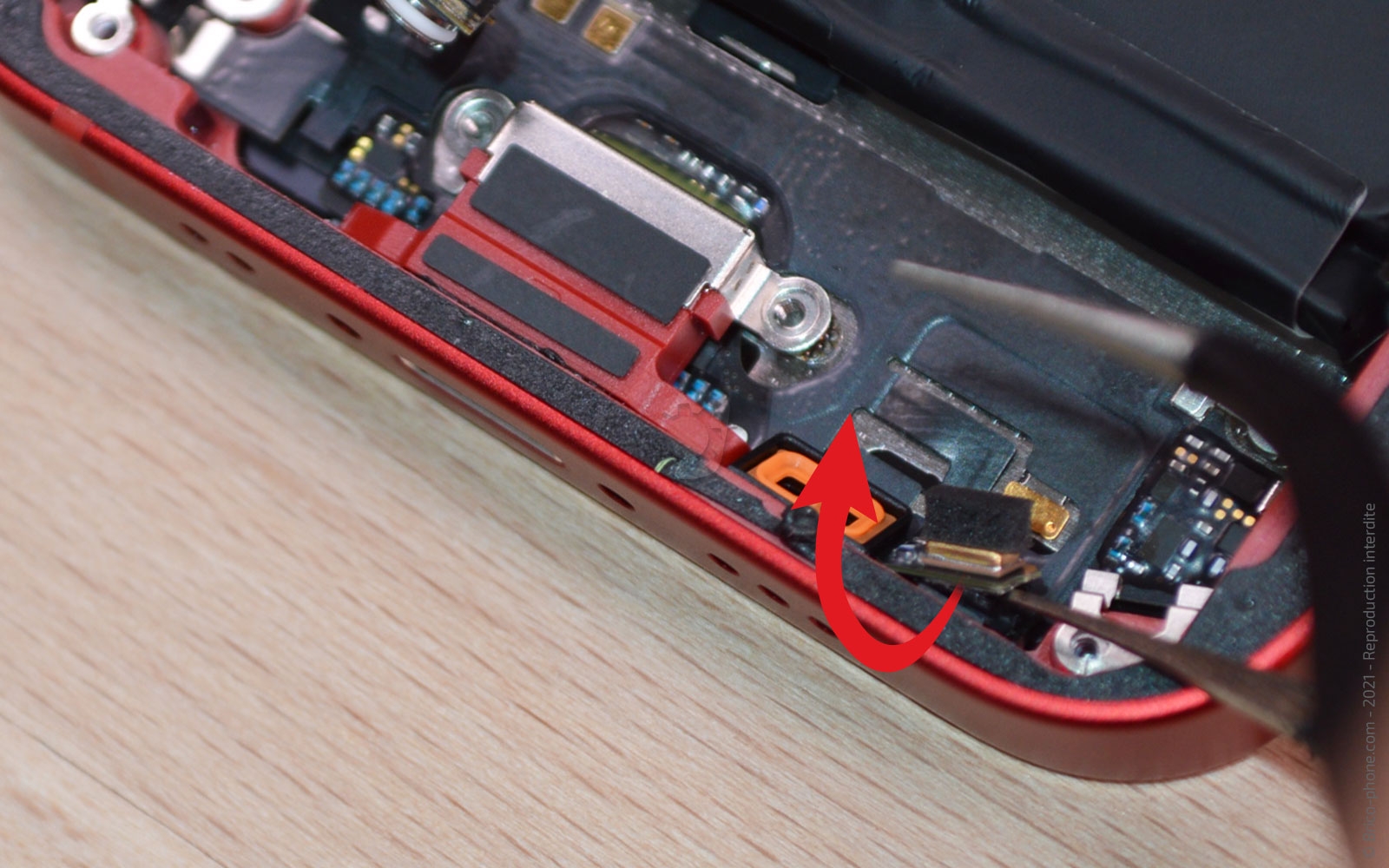 Changement du connecteur de charge sur iPhone 13 Mini photo 2