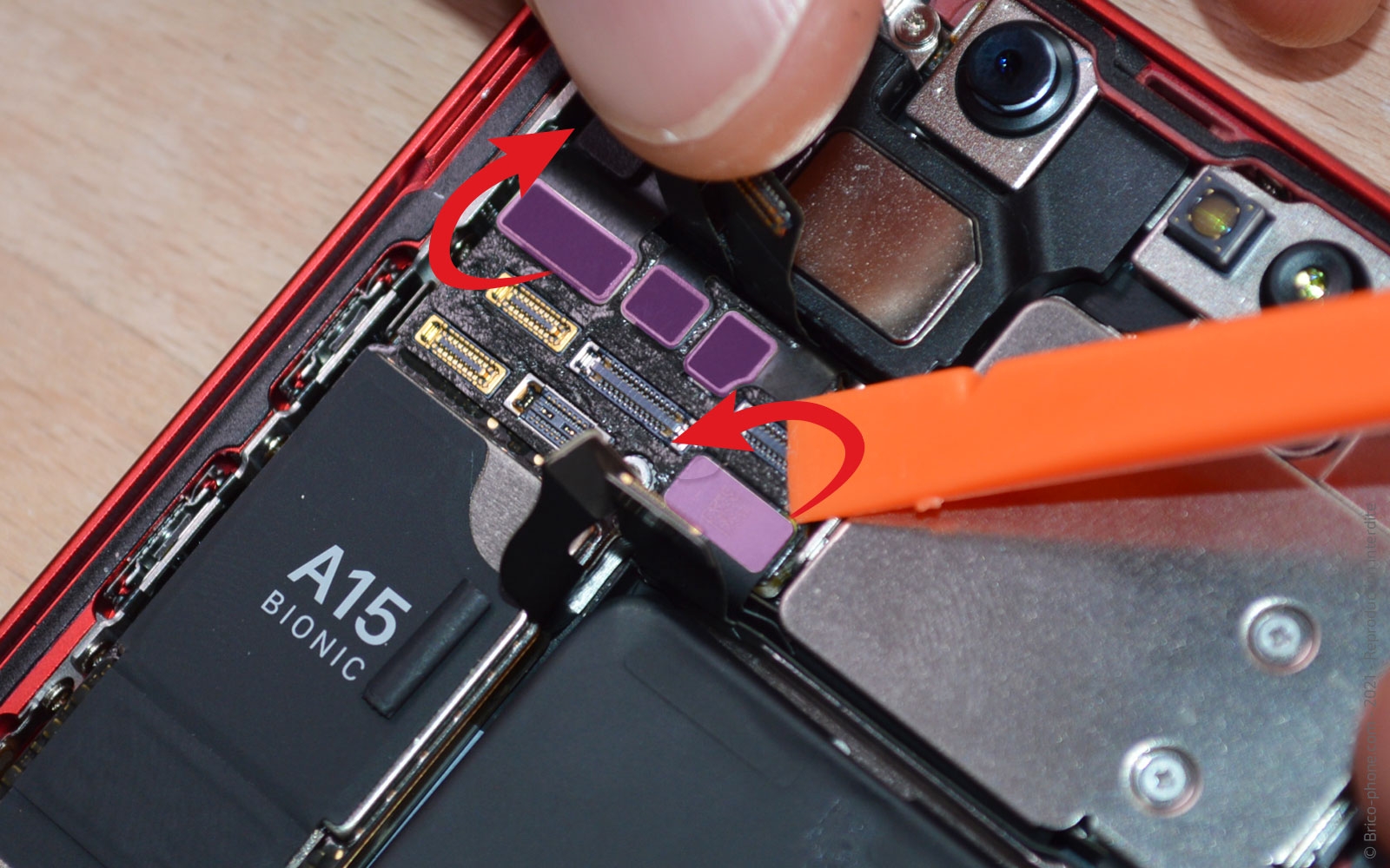 Changement du connecteur de charge sur iPhone 13 Mini photo 2