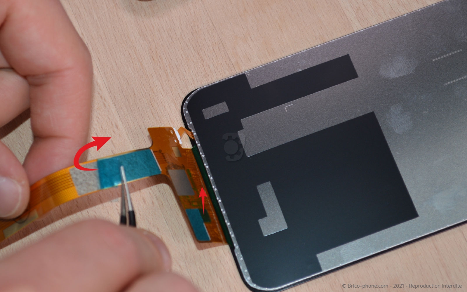 Changement de l'écran (vitre + LCD) sur A15 photo 4