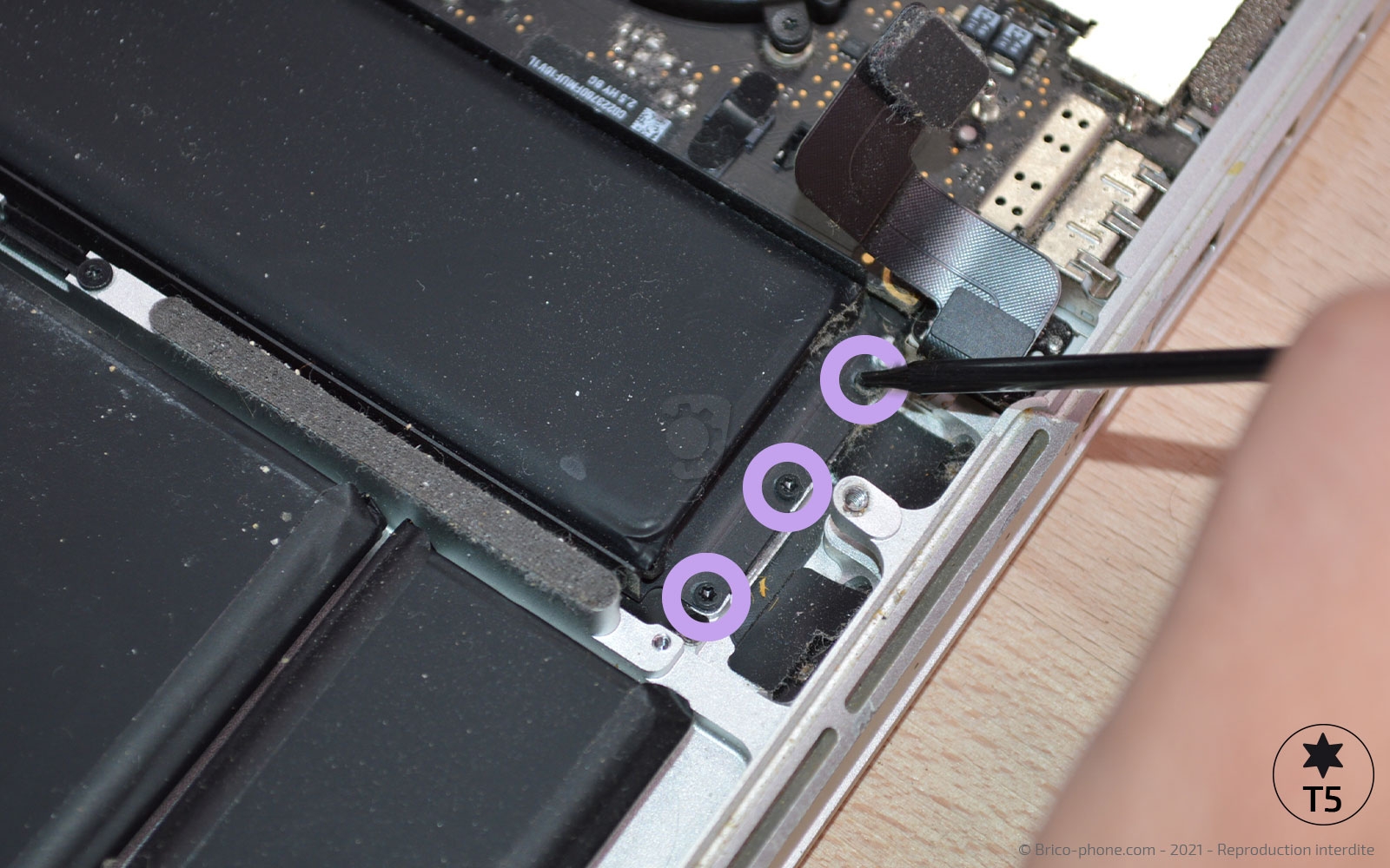 Changement de batterie sur Macbook Pro 13 pouces A1425 EMC 2672 - 2013 photo 1