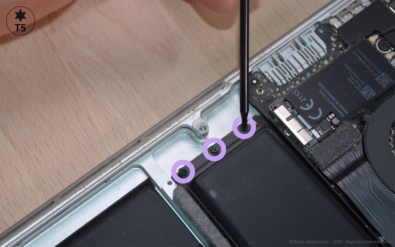 Changement de batterie sur Macbook Pro 13 pouces A1425 EMC 2672 - 2013 photo 2