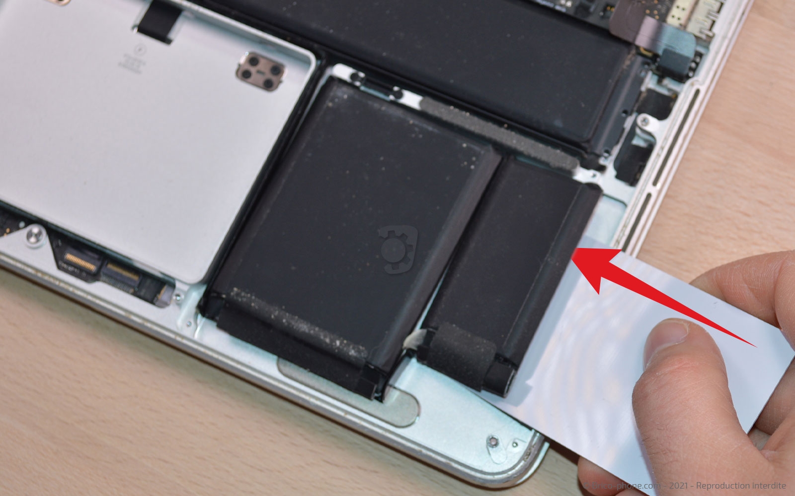 Changement de batterie sur Macbook Pro 13 pouces A1425 EMC 2672 - 2013 photo 2