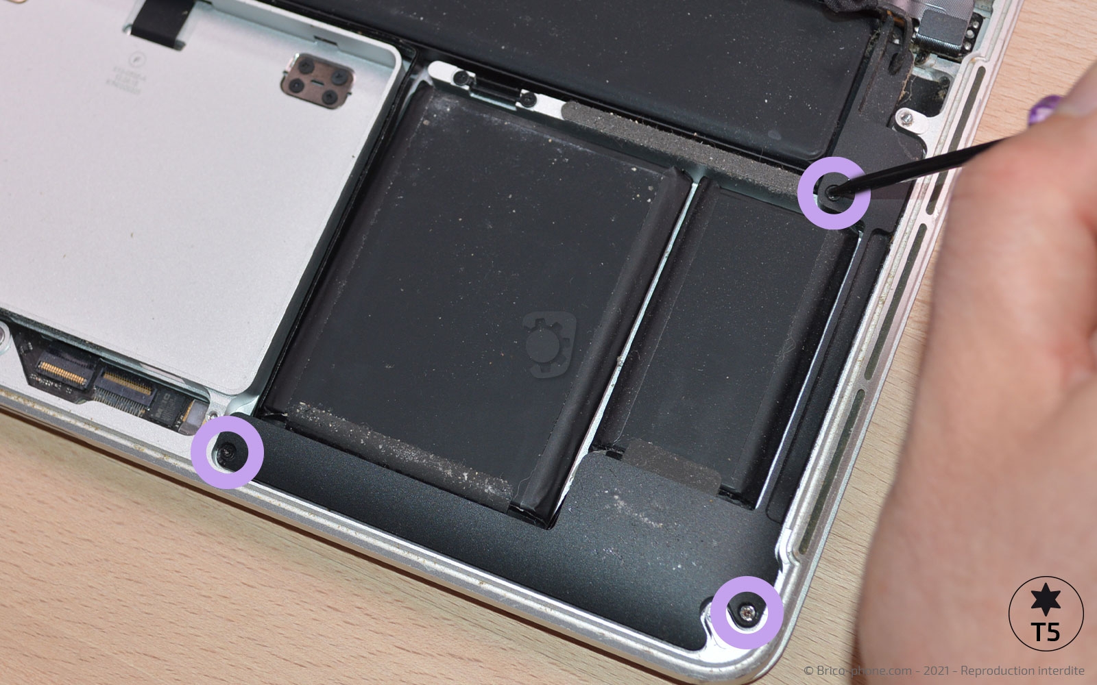 Changement de batterie sur Macbook Pro 13 pouces A1425 EMC 2672 - 2013 photo 2