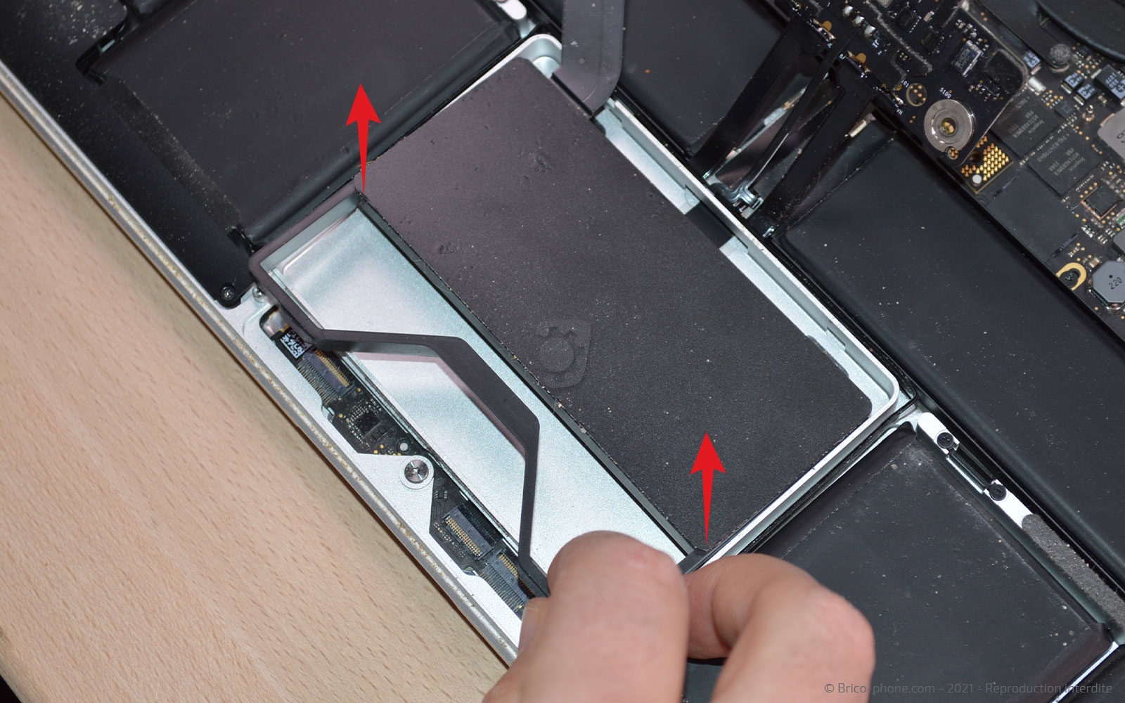 Changement de batterie sur Macbook Pro 13 pouces A1425 EMC 2672 - 2013 photo 2