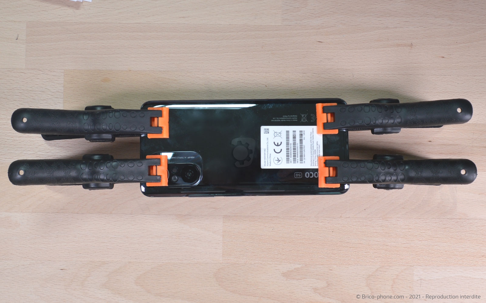 Comment changer la vitre arrière sur Poco F3 photo 2