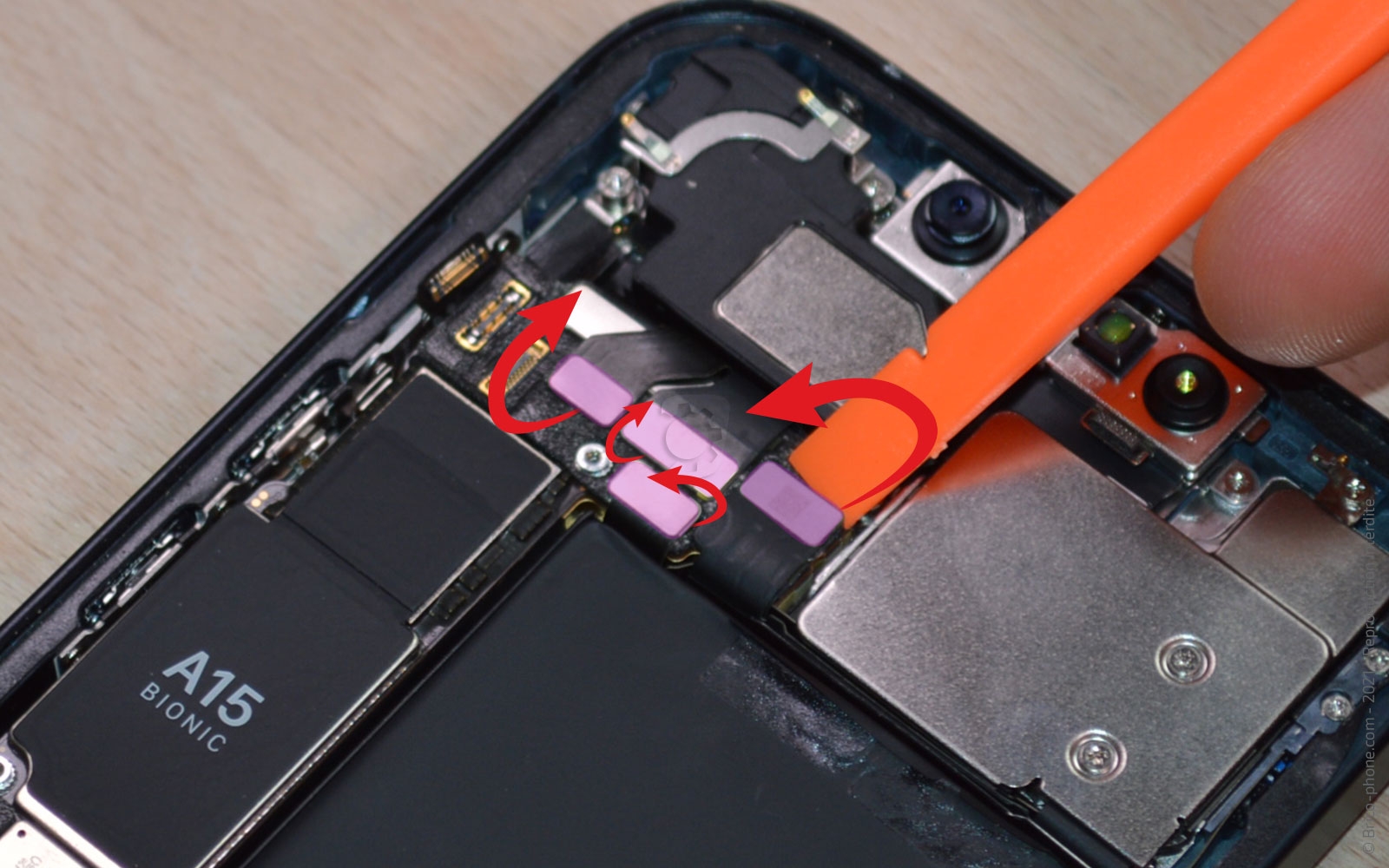 Changement du buzzer (HP interne) sur iPhone 13 photo 3