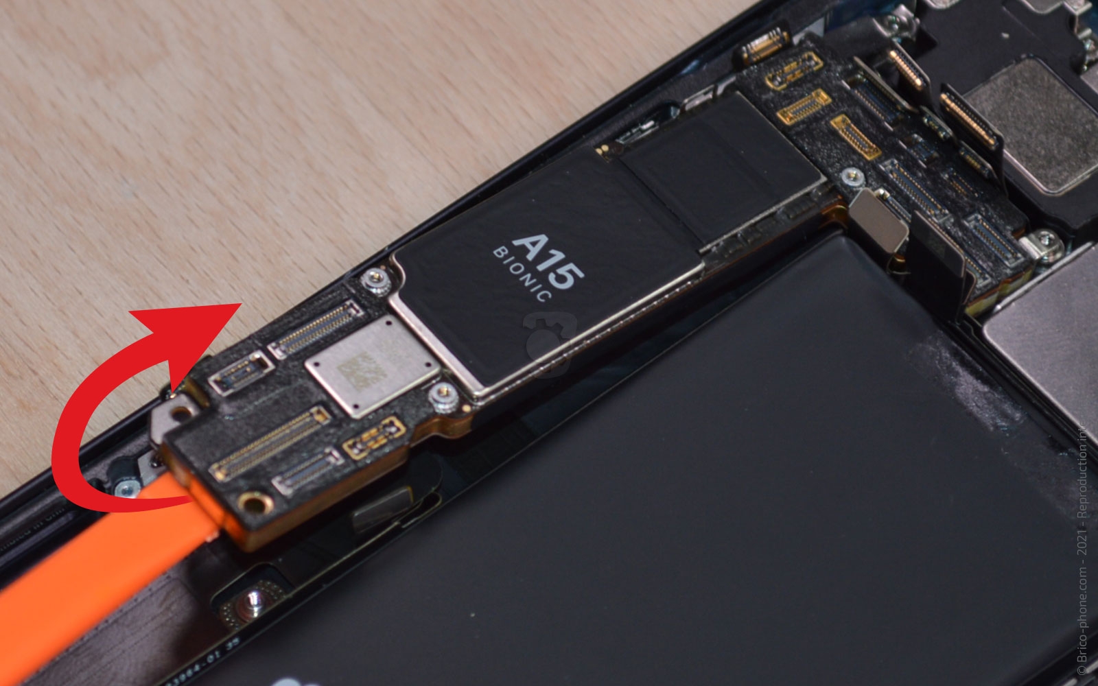 Changement du buzzer (HP interne) sur iPhone 13 photo 3