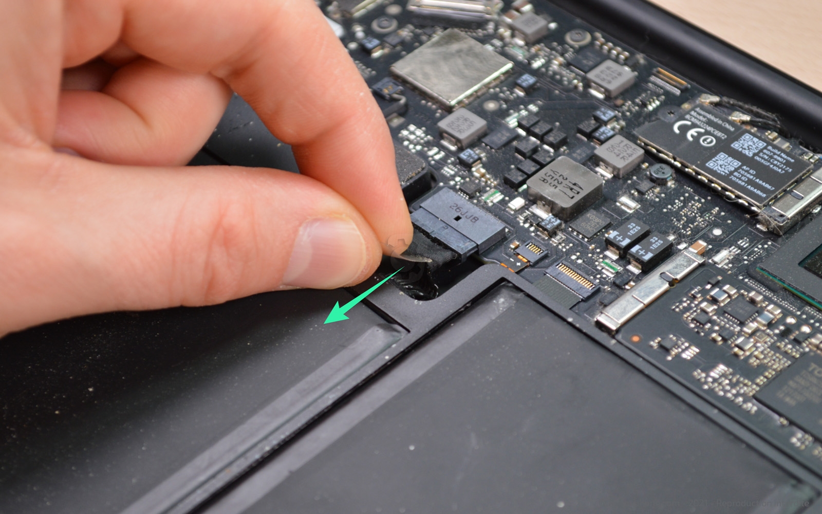 Changement de batterie sur Macbook Air 13 pouces A1466 EMC 2559 - 2012 photo 2