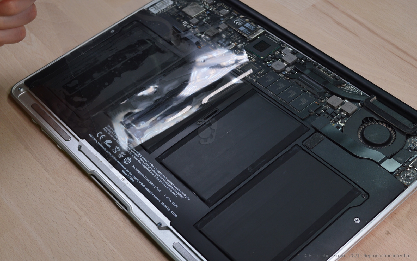 Changement de batterie sur Macbook Air 13 pouces A1466 EMC 2559 - 2012 photo 3