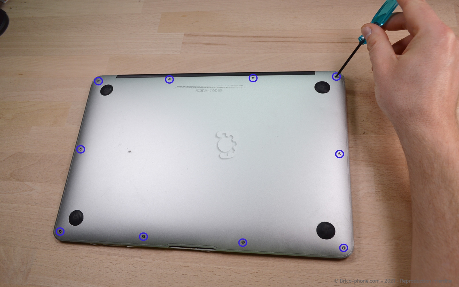 Changement de batterie sur Macbook Air 13 pouces A1466 EMC 2559 - 2012 photo 1