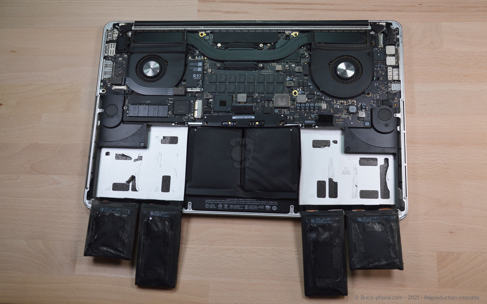 Changement de batterie sur Macbook Pro 15 pouces A1398 EMC 2745 - 2013 photo 1