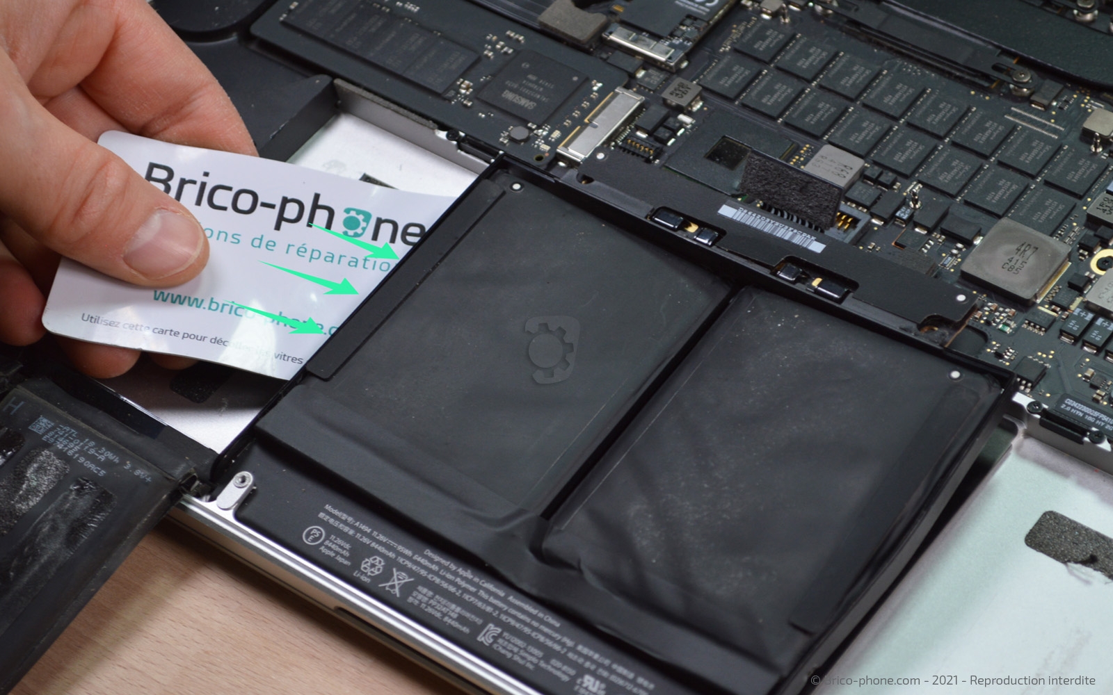 Changement de batterie sur Macbook Pro 15 pouces A1398 EMC 2745 - 2013 photo 2