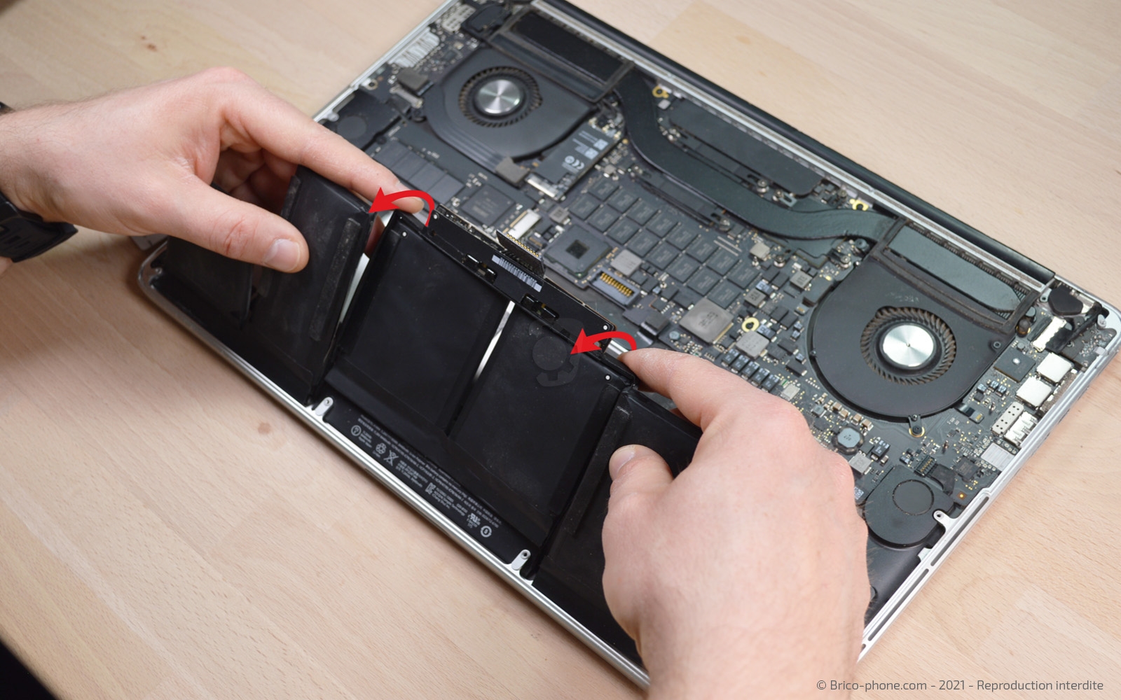 Changement de batterie sur Macbook Pro 15 pouces A1398 EMC 2745 - 2013 photo 4